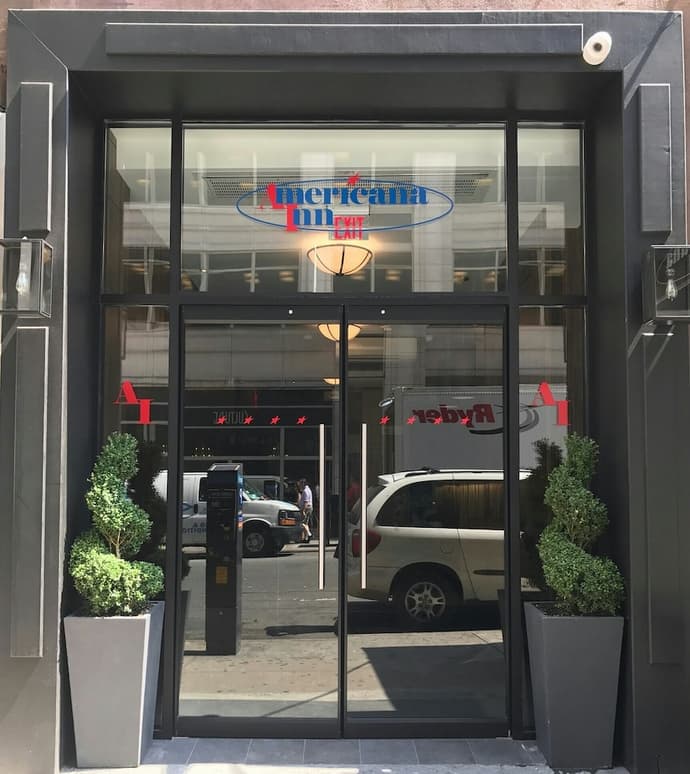 Americana Inn, Primary image