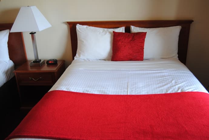 Economy Inn, Primary image