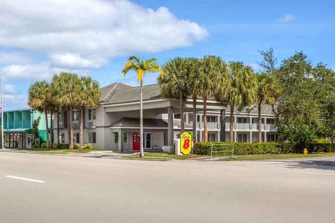 Super 8 by Wyndham Dania/Fort Lauderdale Arpt