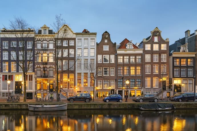 Ambassade Hotel