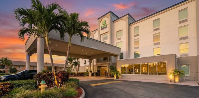 Holiday Inn Express Hotels & Suites Cocoa Beach by IHG