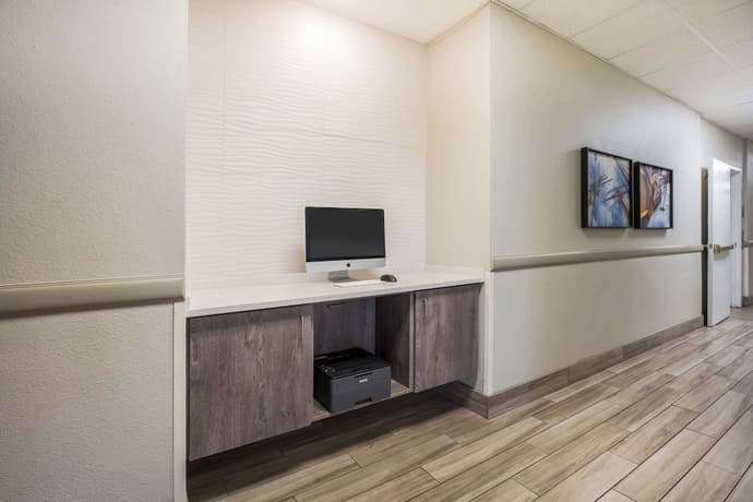 La Quinta Inn & Suites by Wyndham Newport, Primary image