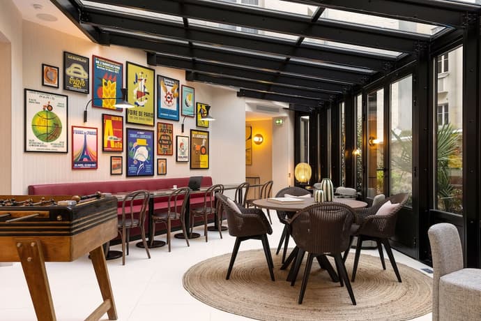 Hotel Moderniste, Primary image