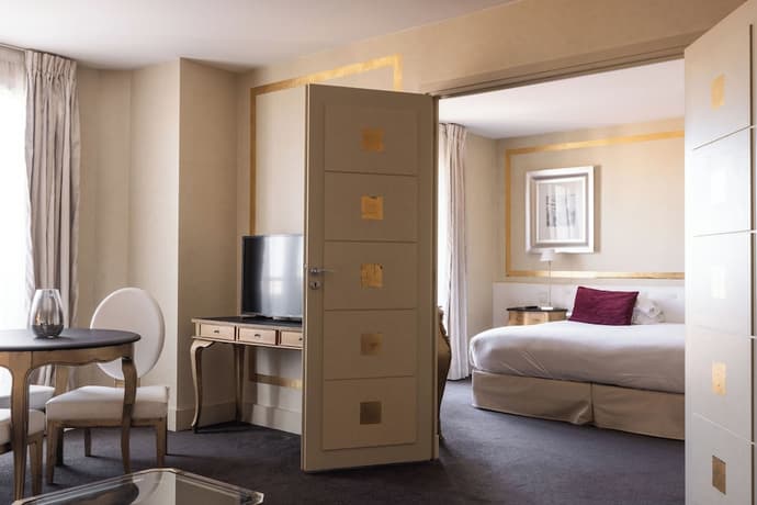 Hotel Renoir, Primary image