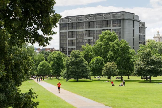 Royal Garden Hotel, Primary image