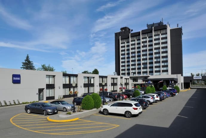 Travelodge by Wyndham Hotel & Convention Centre Quebec City