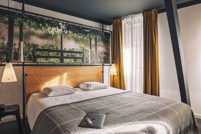 Zoom Hotel, Primary image