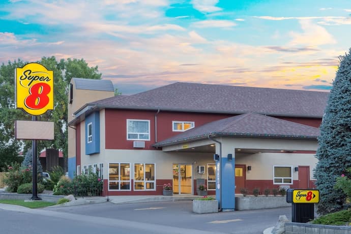 Super 8 by Wyndham Lethbridge, Primary image