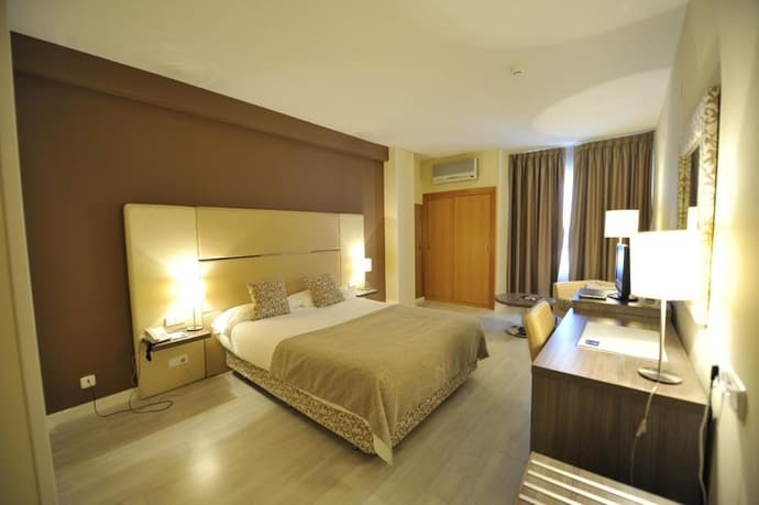 Hotel Puerta de Segovia, Primary image