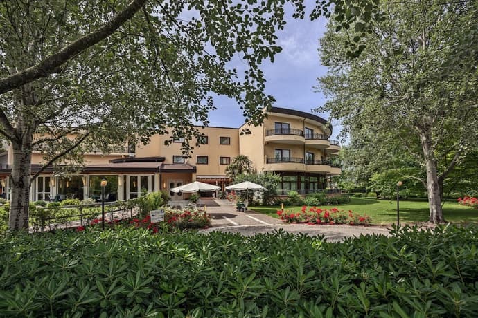 Park Hotel Junior, Primary image