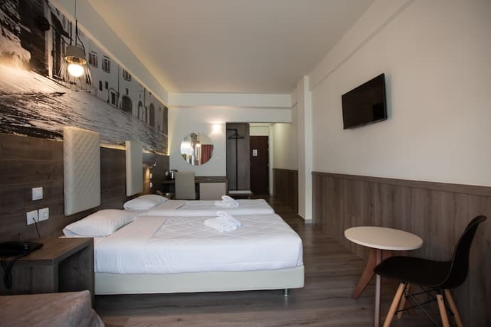 Metropolitan Hotel, Primary image