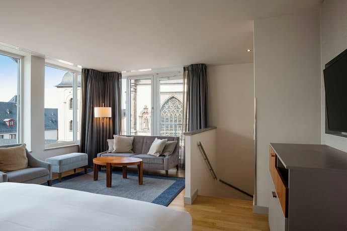 Hilton Cologne, Primary image