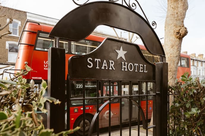 Star Hotel, Primary image