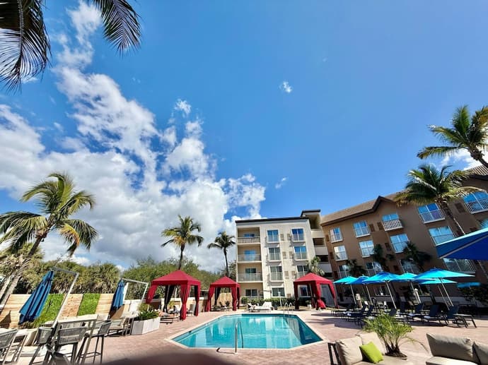 Holiday Inn Express Hotel Naples Downtown - 5th Avenue