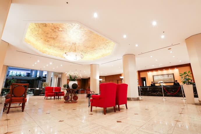 Swiss Grand Hotel, Reception