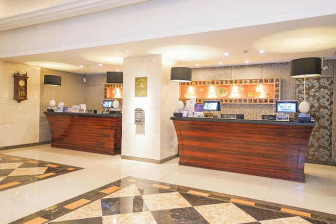 Broadway Mansions Hotel - On the Bund