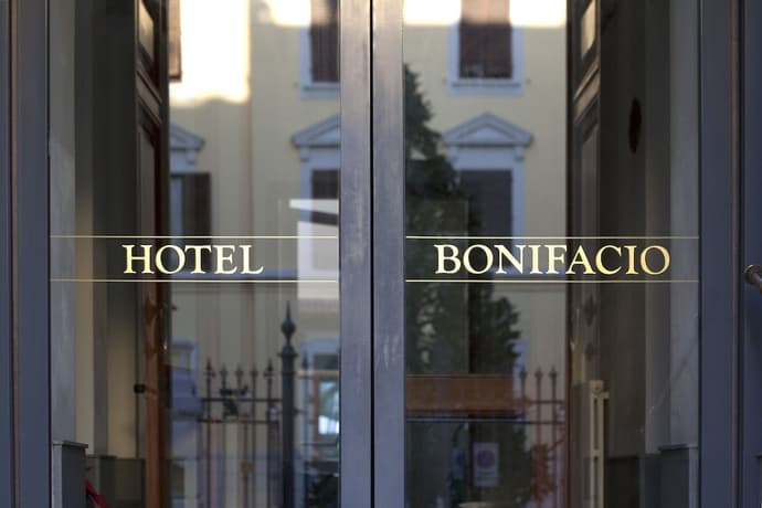 Hotel Bonifacio, Primary image