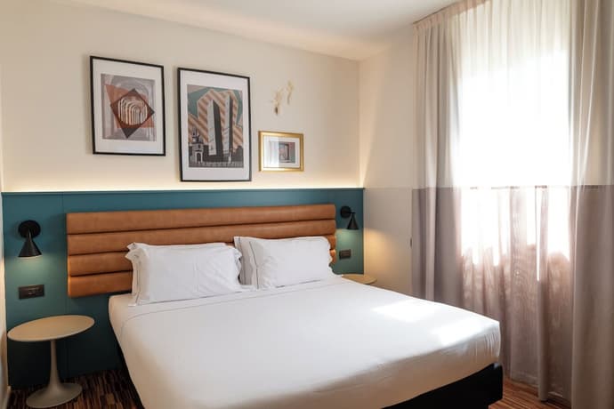 Bleis Hotel, Primary image