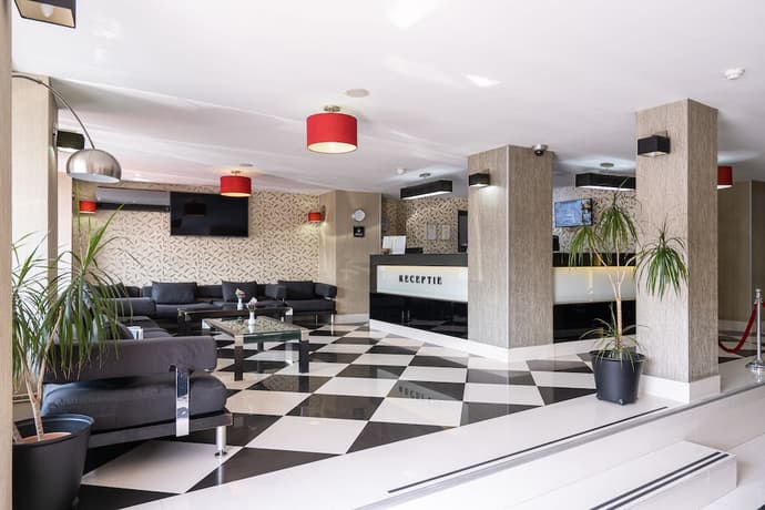 Parliament Hotel, Primary image