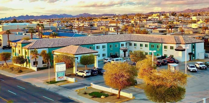 Island Suites, Primary image