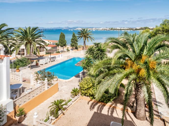 El Lago Dorado, Primary image