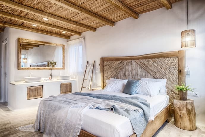 Orkos Beach, Primary image