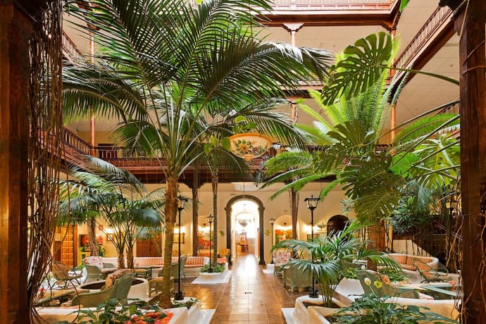 Hotel Monopol, Primary image