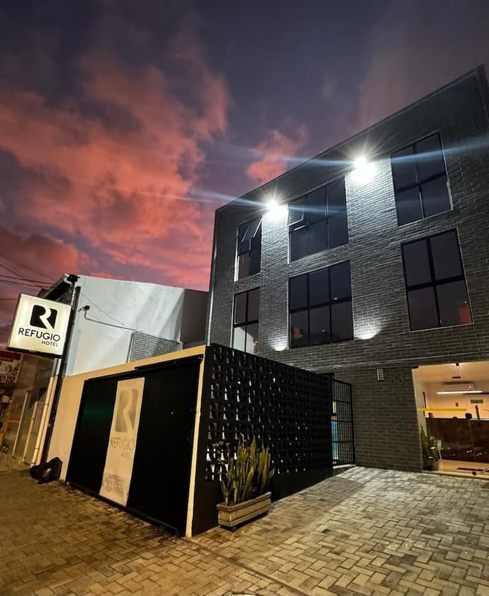 Hotel Refugio, Primary image