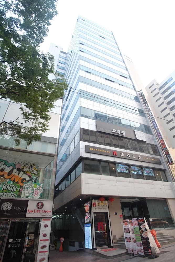 Step Inn Myeongdong 1, Primary image