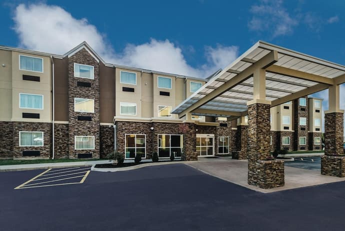 La Quinta Inn & Suites by Wyndham Collinsville - St. Louis, Primary image