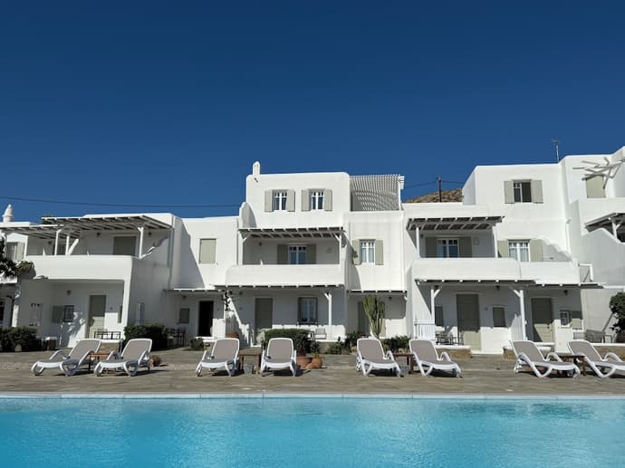 Yakinthos Residence, 