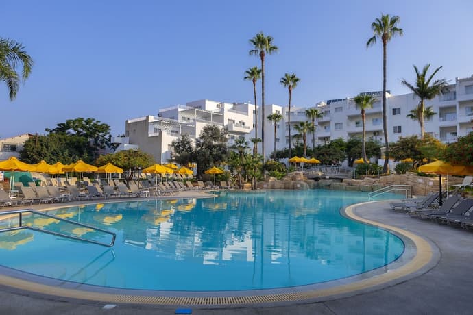 Mayfair Gardens, Primary image