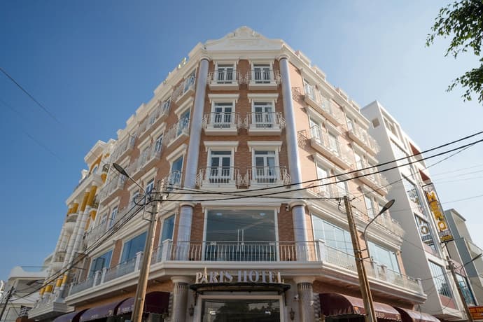 Paris Hotel, Primary image