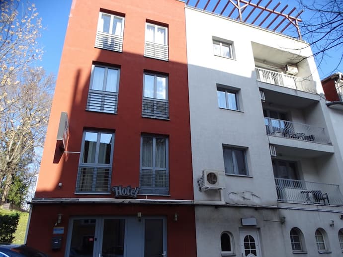 Hotel Rose City, Primary image