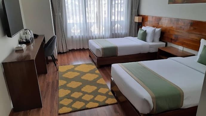 Tashi Yid Wong Grand, Room