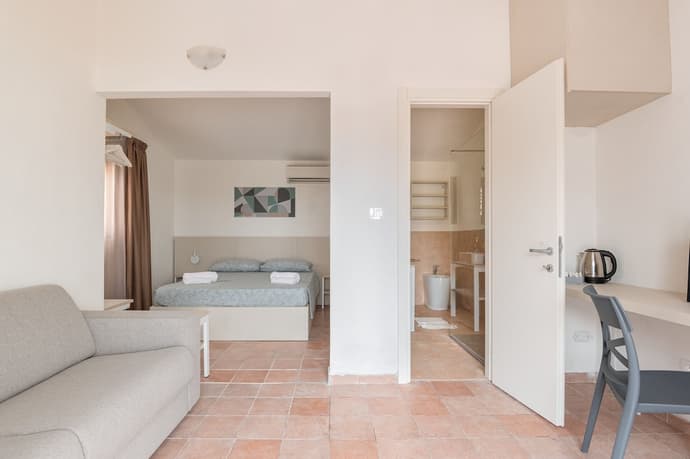 Q Resort, Primary image