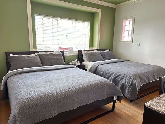 Vancouver Metrotown Modern Guest House