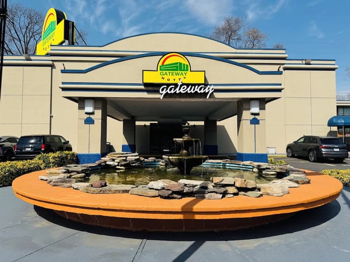 Gateway Hotel, Primary image