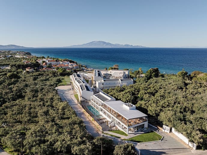 Magique Bleu Suites, Primary image