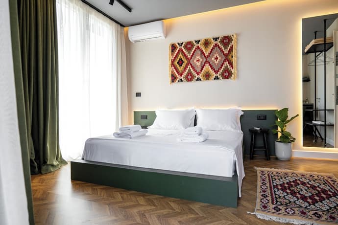 Muz Studios, Primary image