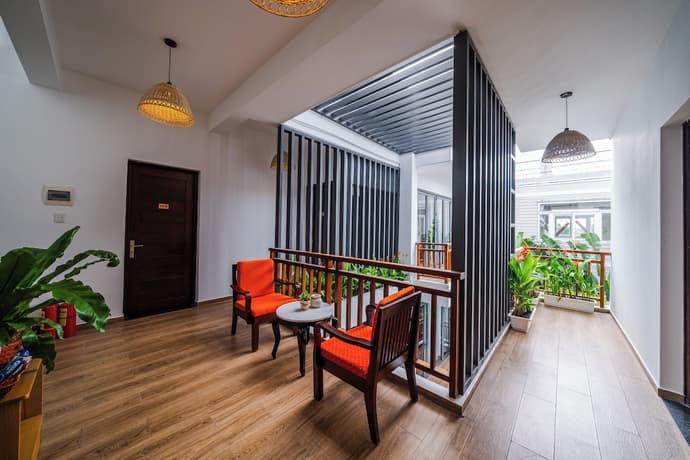 Palm River Boutique, Primary image