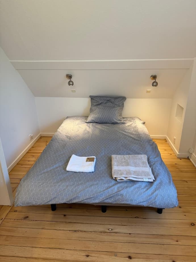 Room in Guest Room - North Beach Inn House