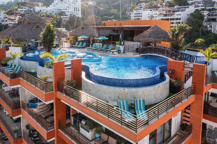 Pinnacle Resorts 220, Primary image