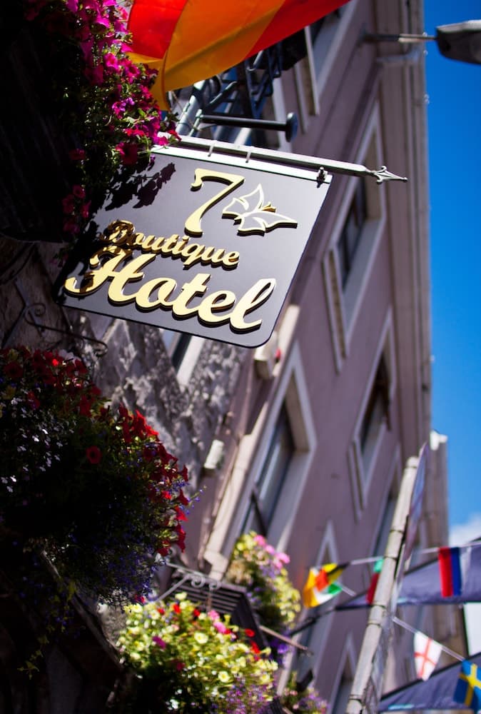 7 Cross Street, Primary image