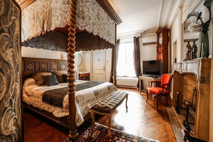 Le Petit Tertre, Primary image