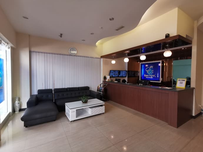 Ease Hotel
