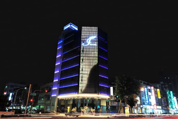 J Hotel, Primary image