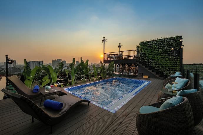 May De Ville Corner Hotel