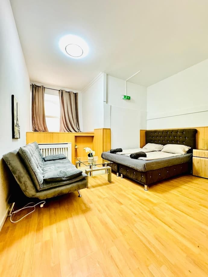 10 Economy Rooms-Shared Bath & Kitchen