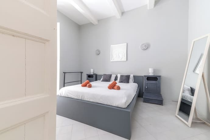 Spacious & Luxury 3BR Central Apartment